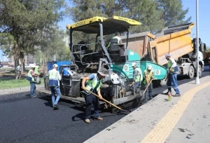 Kent merkezindeki yollar yenileniyor