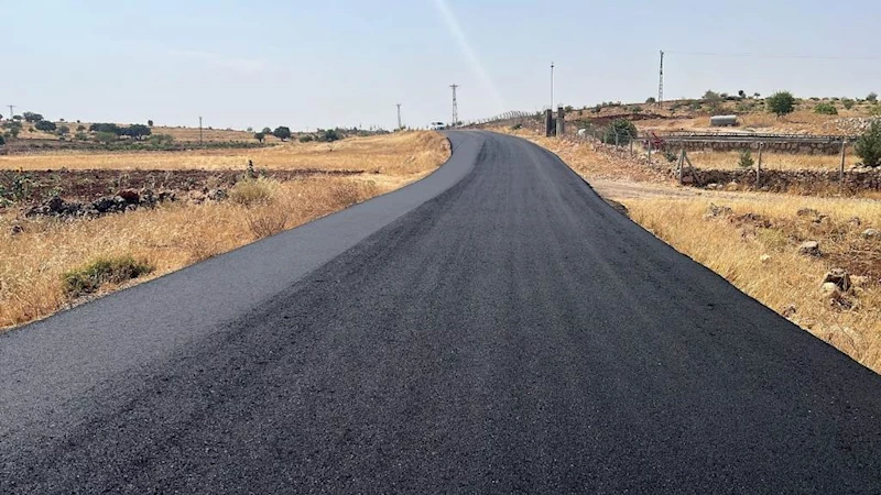 Dört Mahalleyi Birbirine Bağlayan Yol Sıcak Asfalt Konforuna Kavuşturuluyor
