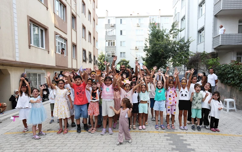 BİNLERCE ÇOCUK ‘SOKAKTA OYUN VAR’ İLE YAZ TATİLİNİN TADINI ÇIKARTTI