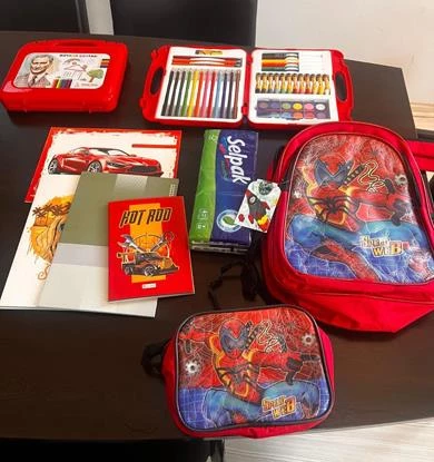 Bayraklı Belediyesinden öğrencilere kırtasiye ve kıyafet desteği