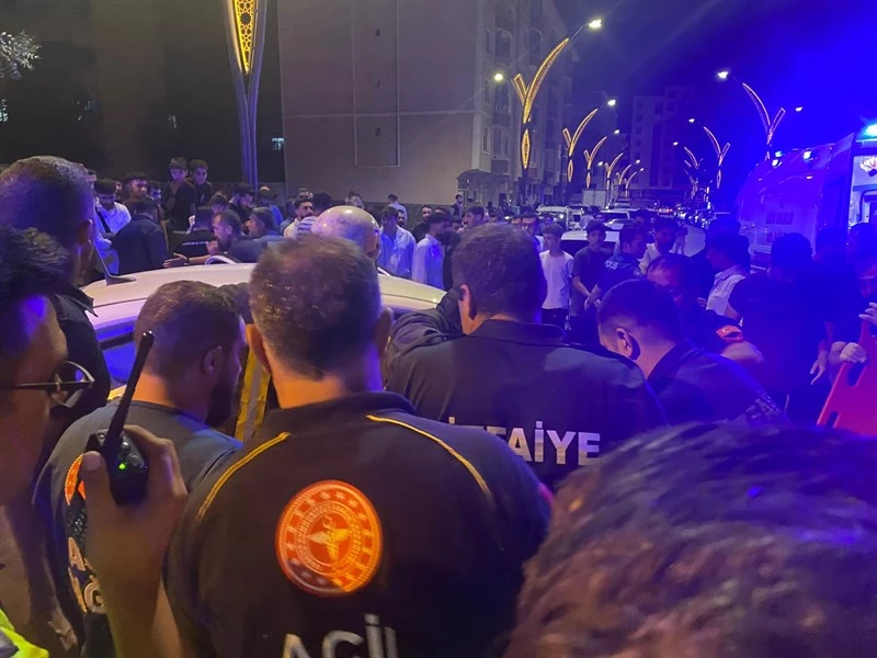 İTFAİYE EKİPLERİMİZ TRAFİK KAZASINDA 2 YURTTAŞIMIZI KURTARDI