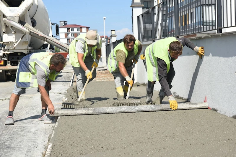 CUMHURİYET MAHALLESİ’NDE SIRA KALDIRIMDA