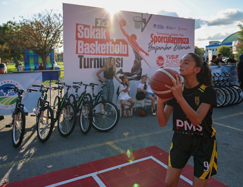 Sokakta basketbol şöleni: Tribünler doldu, heyecan zirve yaptı