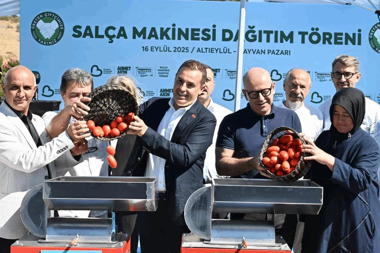 Balıkesir’de üreticiye salça makinesi desteği