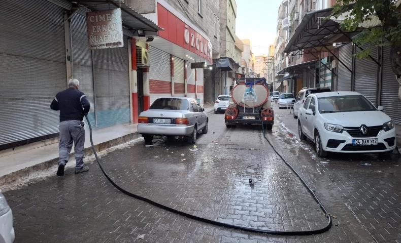 Geceyi Gündüze Katan Temizlik Ekibi, Eyyübiye’yi Baştan Aşağı Temizliyor