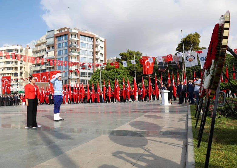 Başkan Vekili Büşra Özdemir Zafer Bayramı kutlamalarına katıldı