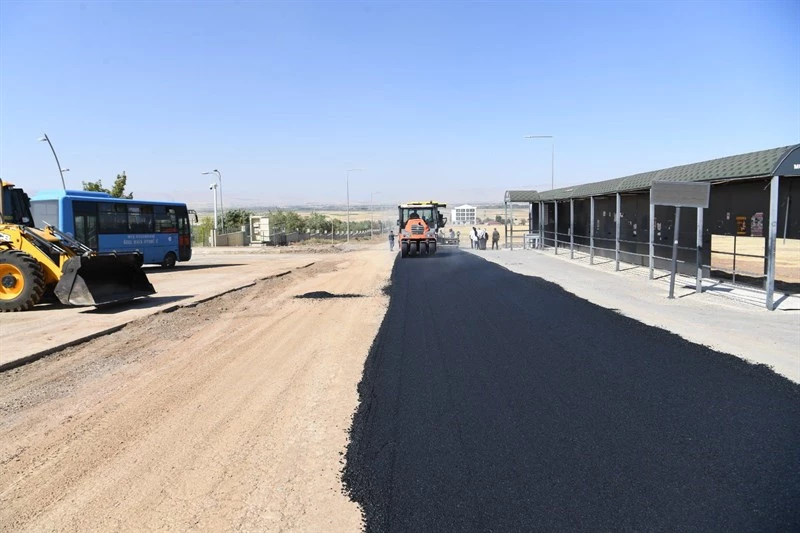 ÜNİVERSİTE VE KYK YURTLARINA YENİ YOL YAPIMI SÜRÜYOR