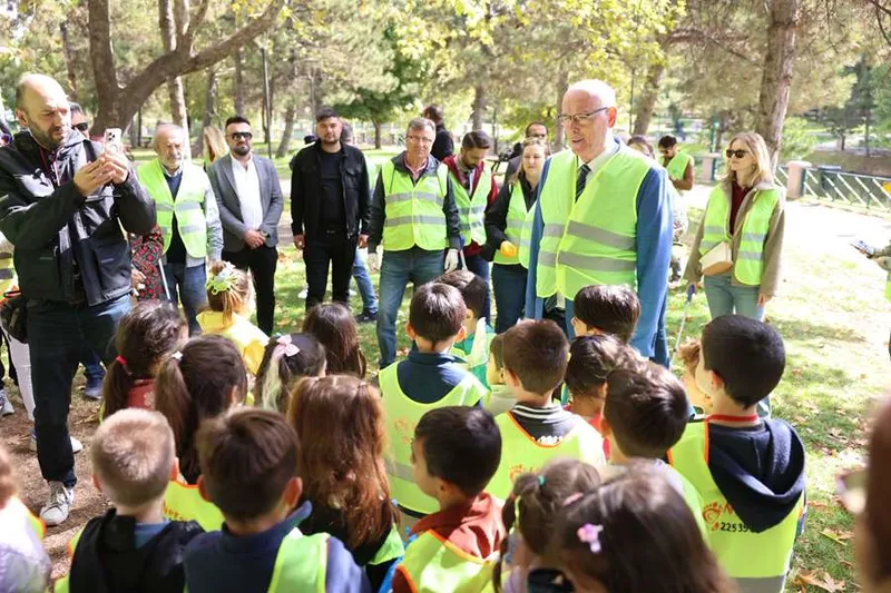 ODUNPAZARI BELEDİYESİ’NDEN DÜNYA TEMİZLİK GÜNÜ’NDE ANLAMLI ETKİNLİK