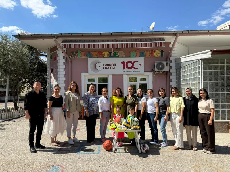 YUNUSEMRELİ MİNİKLER BÜYÜKLERİNE ÖRNEK OLDU