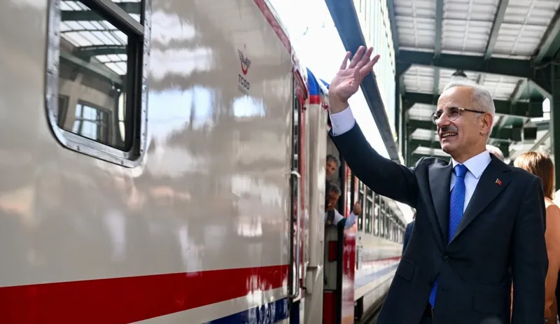 TURİSTİK KARAELMAS TRENİ SONBAHAR SEFERLERİNE BAŞLIYOR