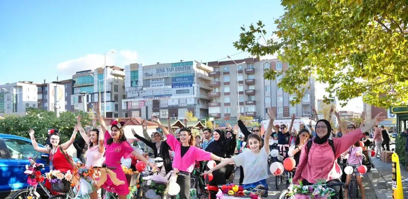 Çorlu`da Avrupa Hareketlilik Haftası´na Özel Renkli Pedallar Bisiklet Turu