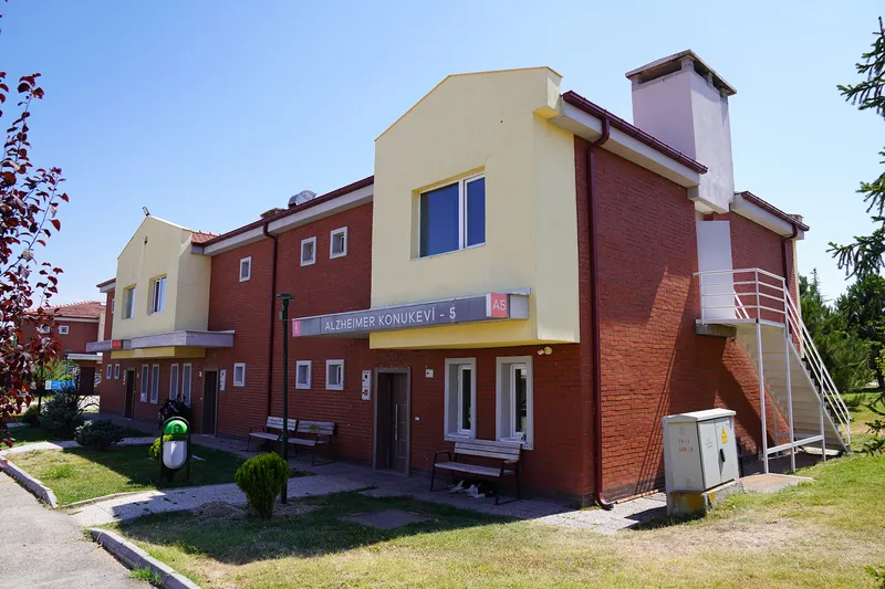 ALZHEIMER HASTALARI TEPEBAŞI