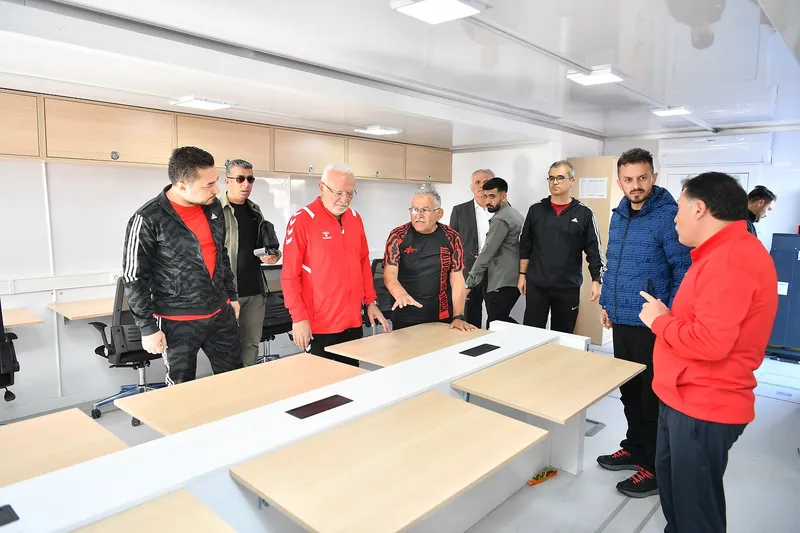 Başkan Büyükkılıç’tan Dijital Gençlik Atağı: Mobil Dijital Gençlik Merkezi Tanıtıldı