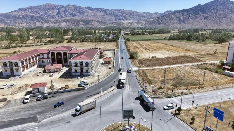 Büyükşehir’den Göksun’daki 2 Önemli Ulaşım Sorununa Neşter