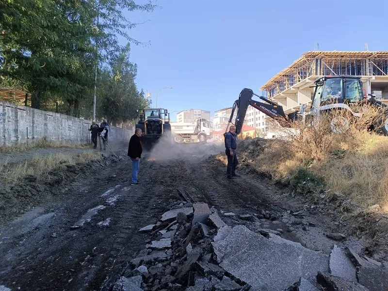 SÜTLÜCE MAHALLESİ ALT GEÇİDİNDE YOL ÇALIŞMASI BAŞLADI