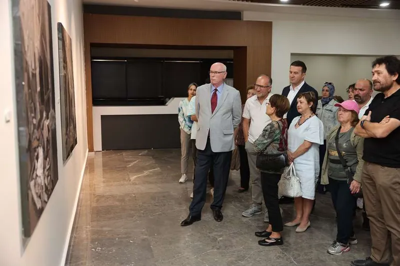 ÇAĞDAŞ SANATLAR GALERİSİ’NDE “İNSANLIĞIN AYAK İZİ: GAZZA” SERGİSİ AÇILDI