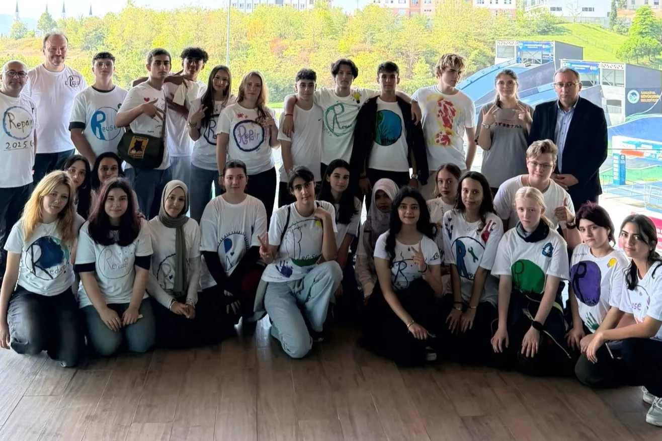 Misafir gençler Sakarya’da ‘yeşil gelecek’ için pedal çevirdi