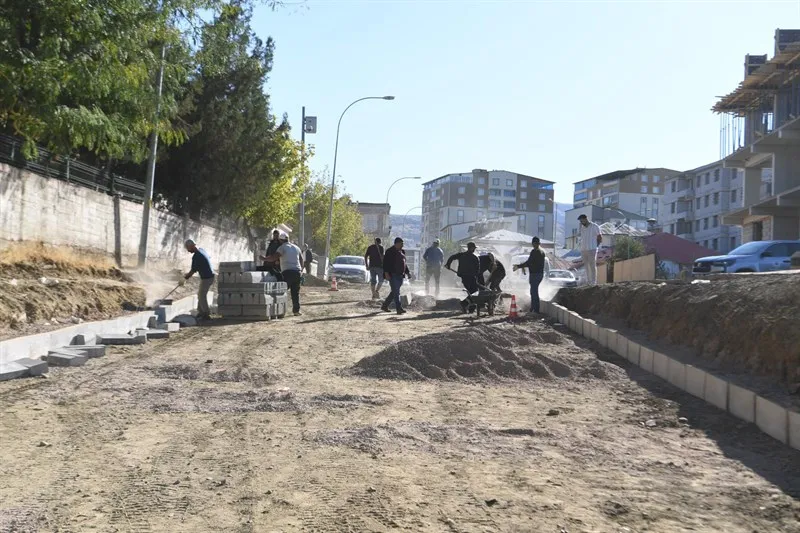 EŞBAŞKAN SÖYLEMEZ, YENİ AÇILAN İMAR YOLUNDAKİ ASFALT ÇALIŞMALARINI İNCELEDİ.