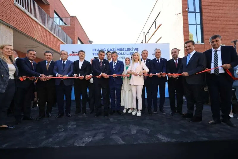 İBB,  DEPREMDE AĞIR HASAR GÖREN KAMPÜSÜ YENİDEN İNŞA ETTİ