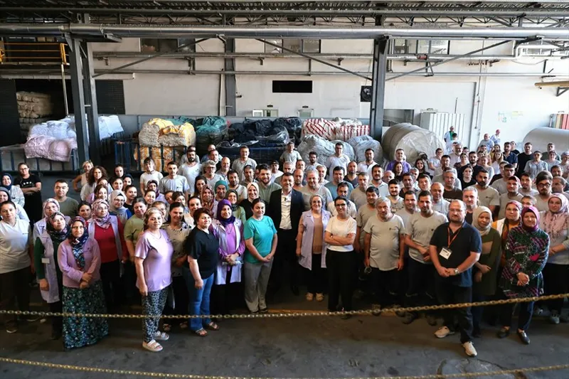 Başkan Çavuşoğlu’ndan tekstil emekçilerine ziyaret