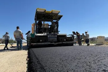 BÜYÜKŞEHİR EKİPLERİNDEN YOL ÇALIŞMASI