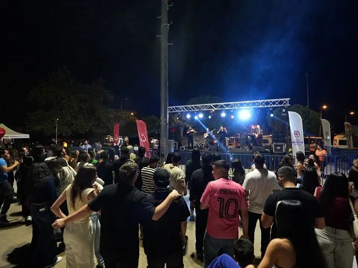 Üniversite öğrencileri Büyükşehir konserinde buluştu