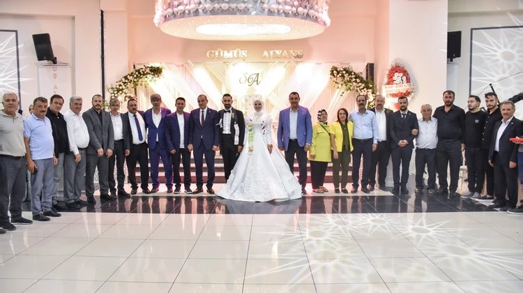 BAŞKANIMIZ, SEMA NUR KARABULUT VE ABDURRAHİM PİRİ’NİN DÜĞÜN MERASİMLERİNE KATILDI