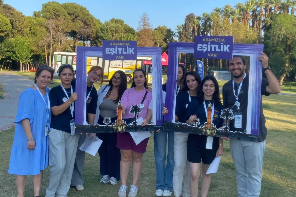 Çocuklar, gençler ve kadınlar İEF