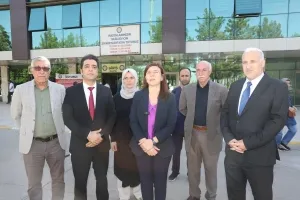 Eşbaşkan Bucak, İsmail Beşikçi’yi hastanede ziyaret etti