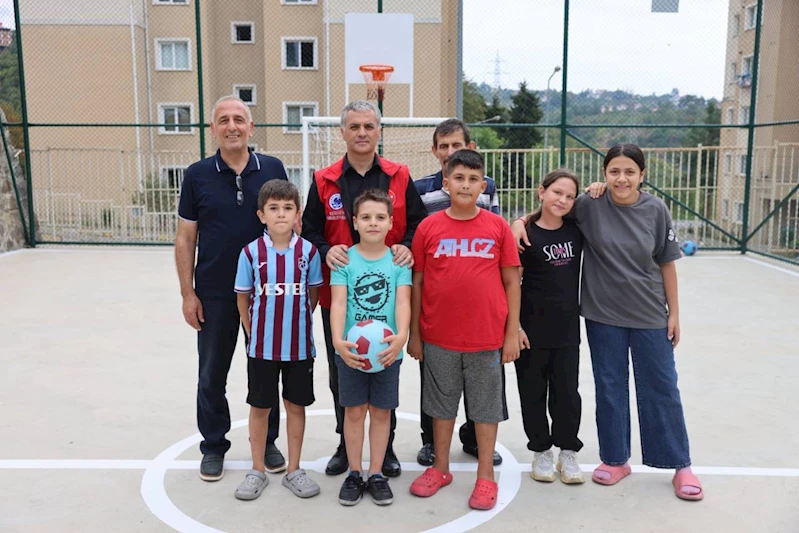 BAŞKANIMIZ YAPIMI TAMAMLANAN TOKİ EVLERİ SPOR SAHASINI ZİYARET ETTİ