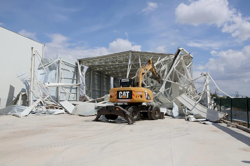 Yaylacık’ta kaçak iş yeri yıkıldı